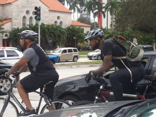 Illustration for article titled A Bicycle-Mounted LeBron James Photobombed The Miami Marathon